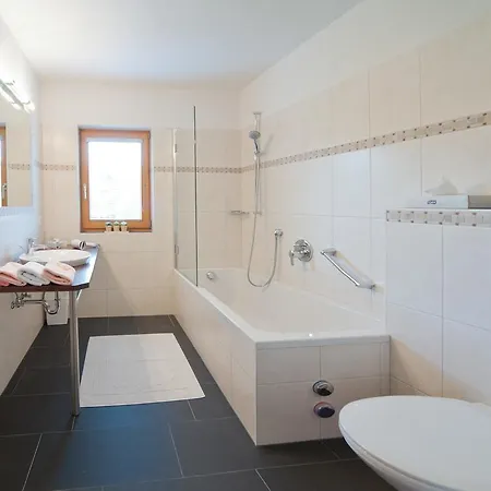 Schoenangerhof Апартаменты *